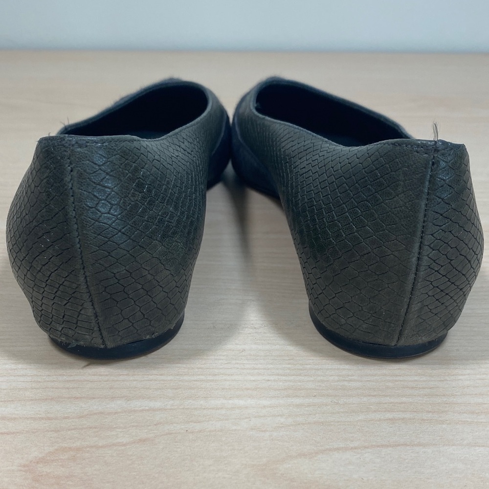 Stuart Weitzman Grey Snake Embossed Leather Flats with Pointy Toe - Picture 3 of 12